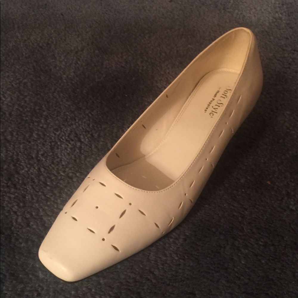 Woman’s shoe size 9.5